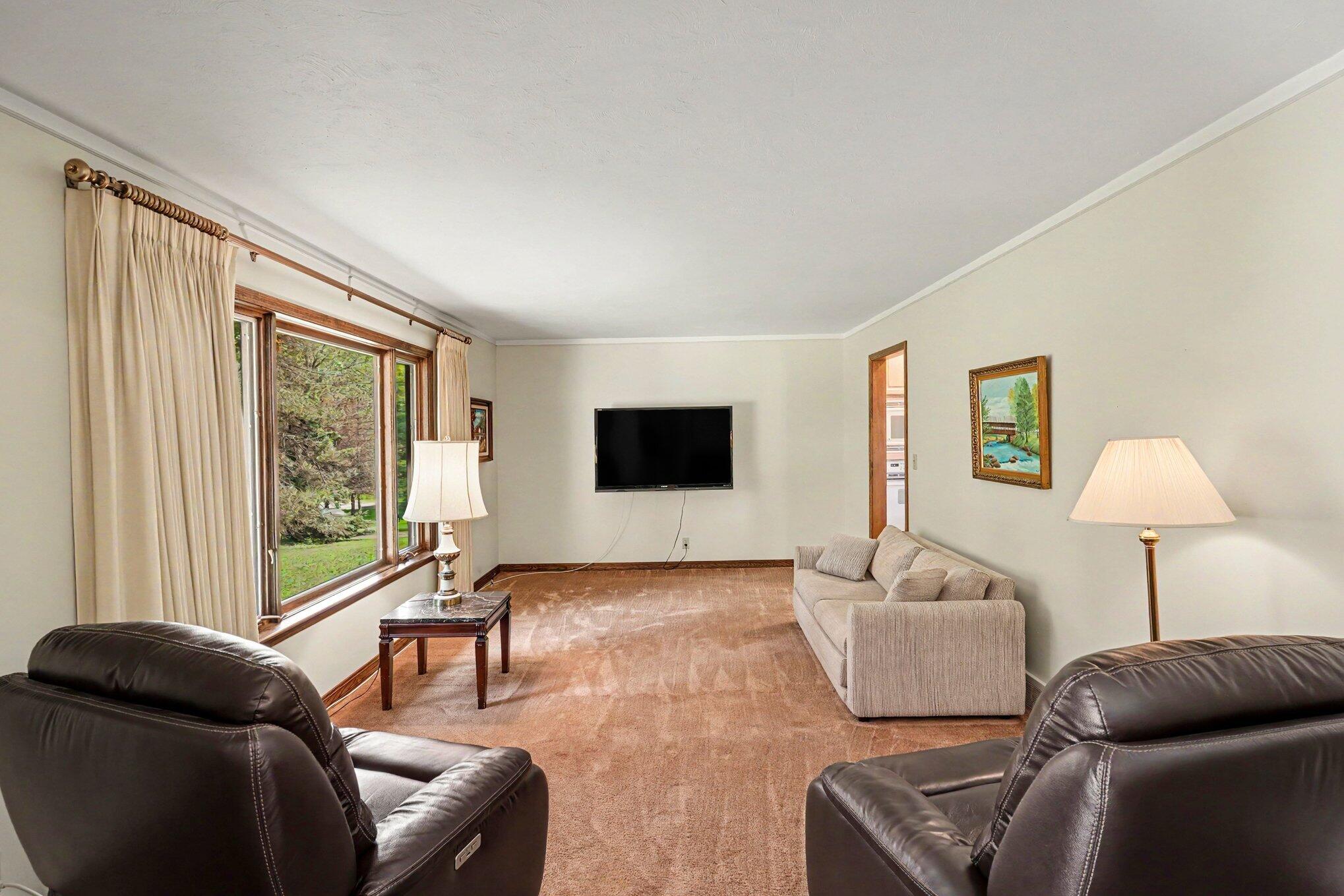 13650 Spencer Road Milford, MI 48380 - Photo 4 of 38 004_file_5785