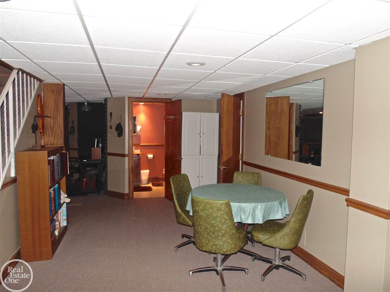 2290 Chicago Road Warren, MI 48092 - Photo 27 of 39