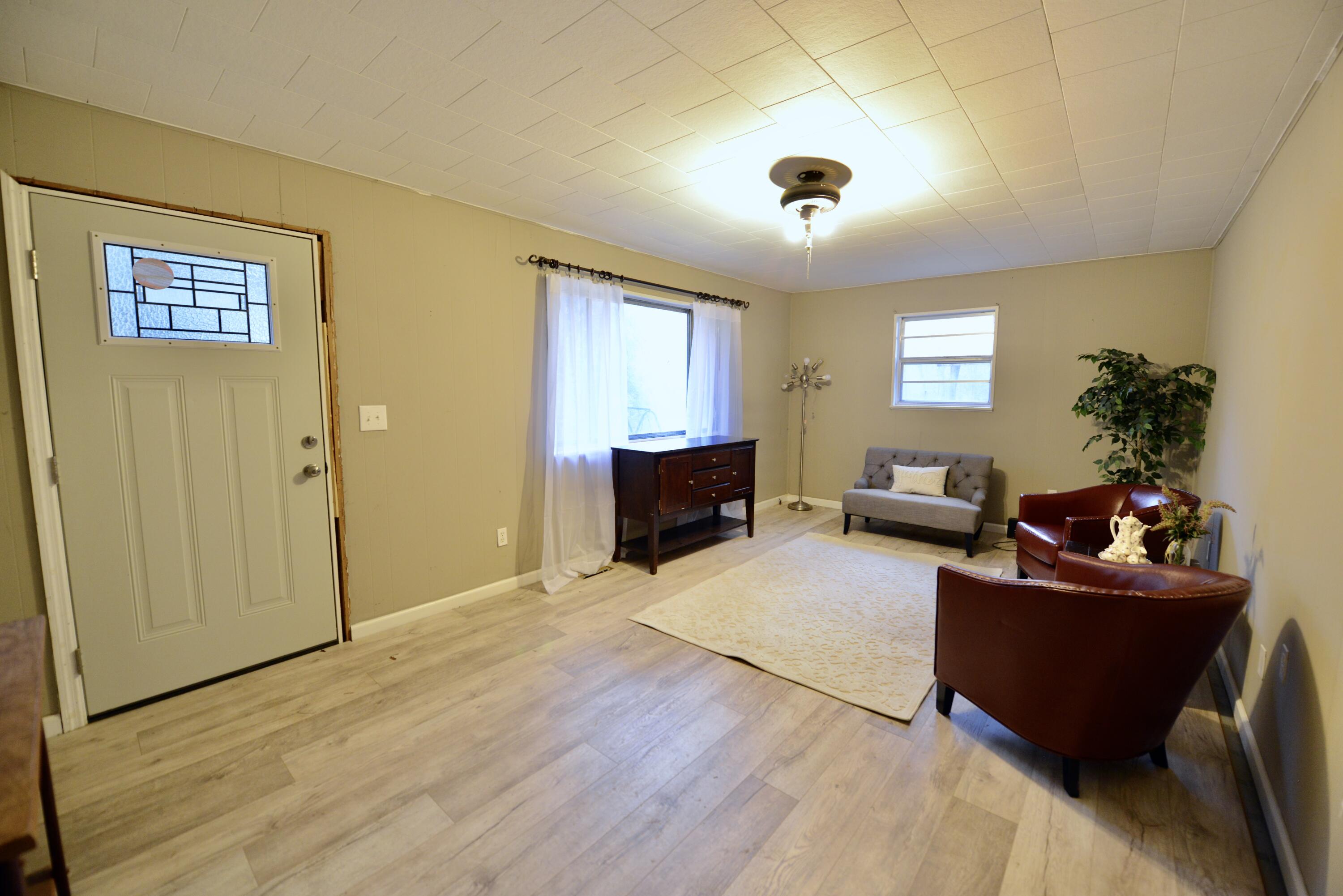 885 Tigues Creek Road Dayton, TN 37321 - Photo 2 of 14 3-Living Room