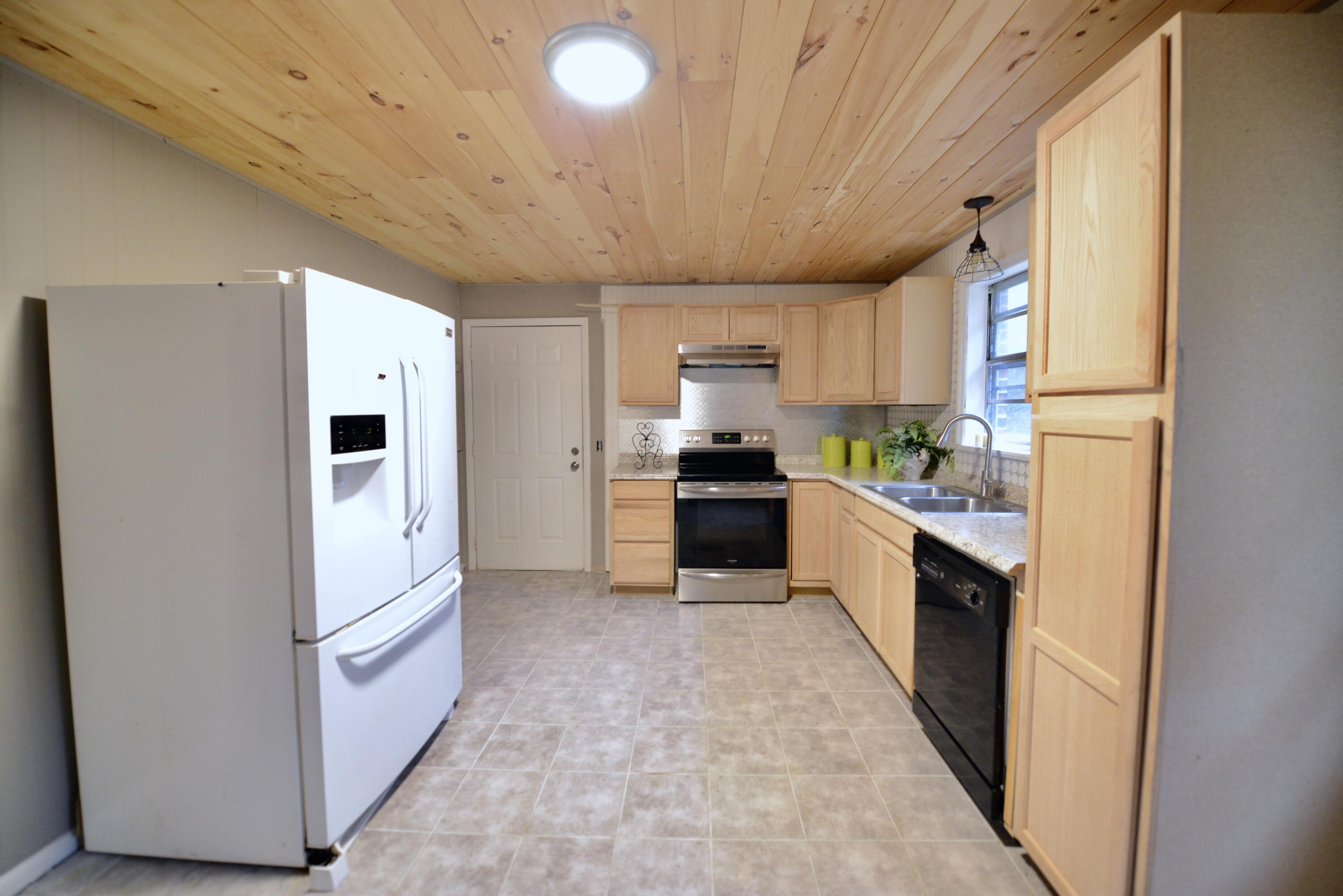885 Tigues Creek Road Dayton, TN 37321 - Photo 4 of 14 9-Kitchen