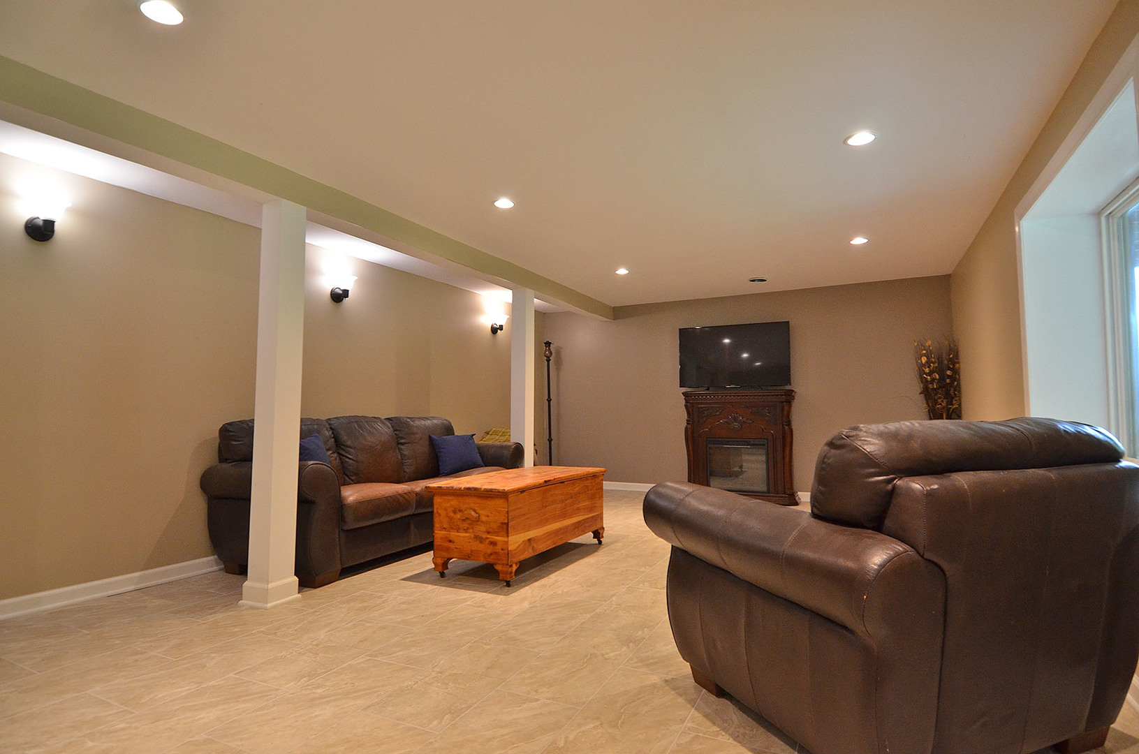 2580 East 1251st Road Ottawa, IL 61350 - Photo 26 of 29 a living room with furniture and a large window