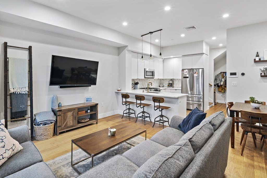 303 Sumner Street, Unit 3R Boston, MA 02128 - Photo 4 of 25