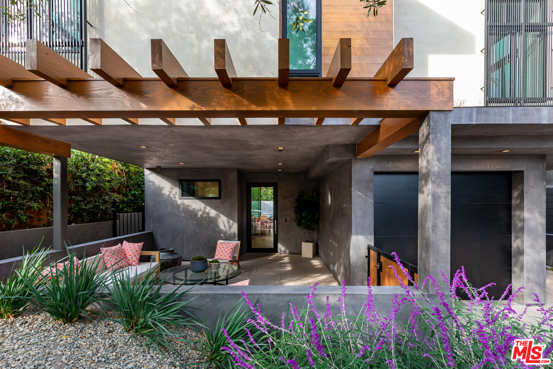 9019 Elevado Avenue West Hollywood, CA 90069 - Photo 2 of 24