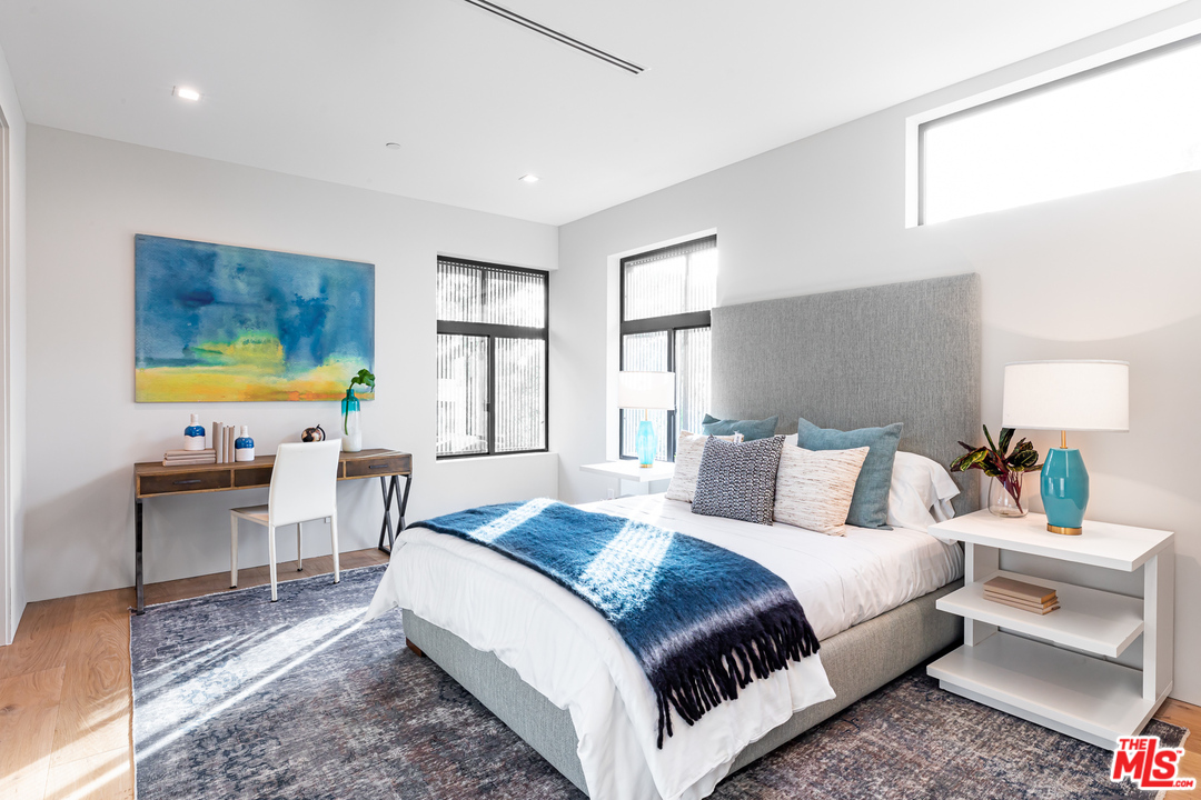 9019 Elevado Avenue West Hollywood, CA 90069 - Photo 14 of 24