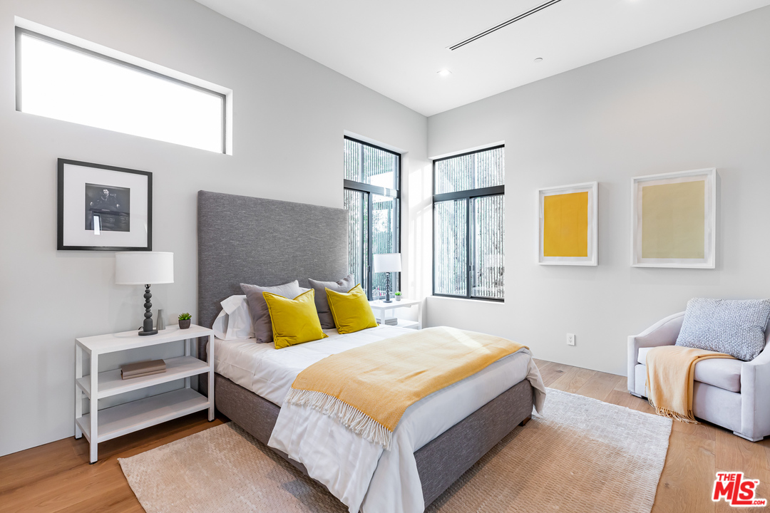 9019 Elevado Avenue West Hollywood, CA 90069 - Photo 15 of 24