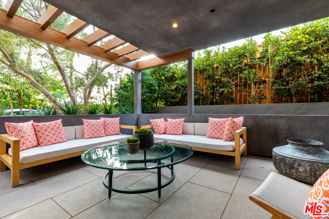 9019 Elevado Avenue West Hollywood, CA 90069 - Photo 21 of 24