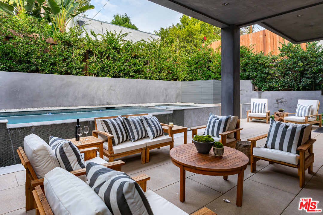 9019 Elevado Avenue West Hollywood, CA 90069 - Photo 8 of 24