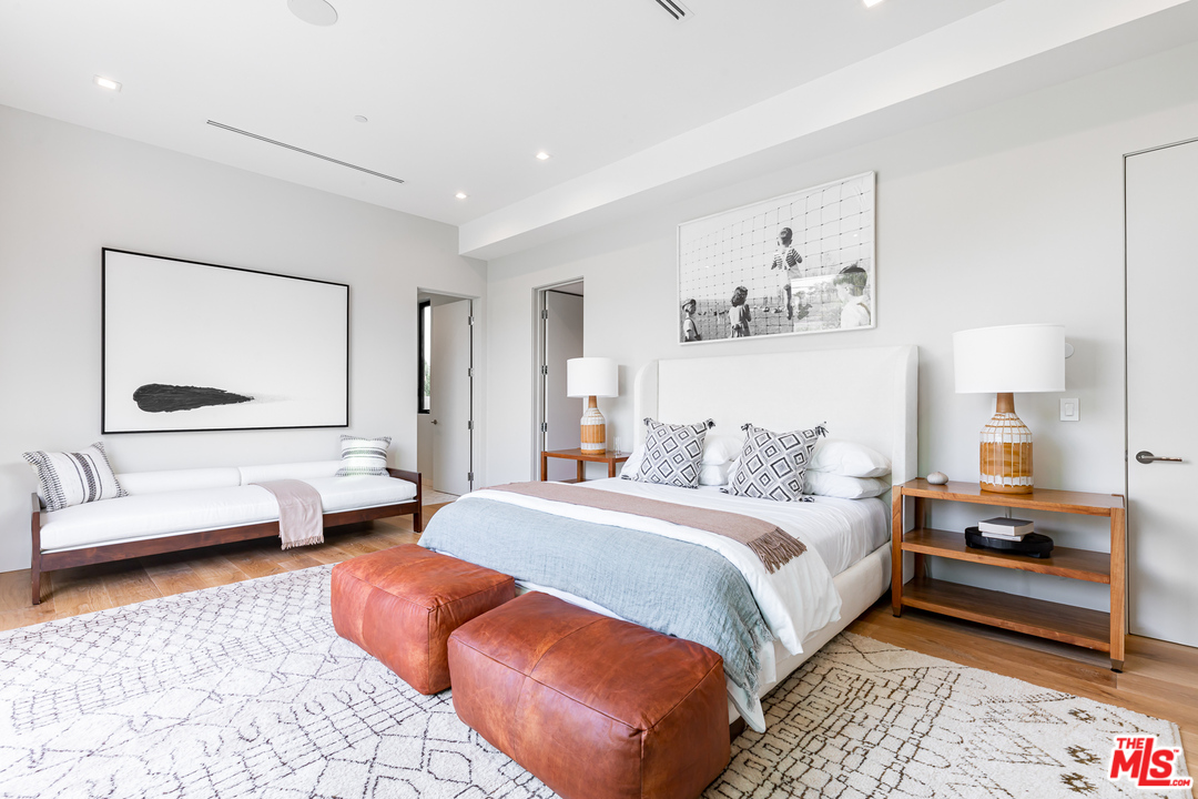 9019 Elevado Avenue West Hollywood, CA 90069 - Photo 9 of 24