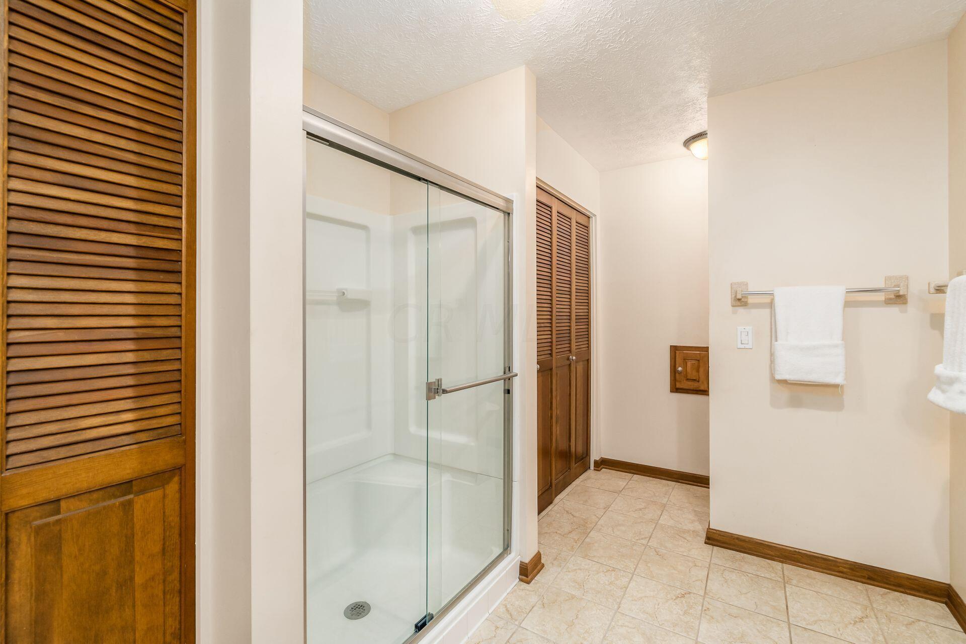 1480 Windham Road Columbus, OH 43220 - Photo 46 of 79 Owner's bathroom with two closets