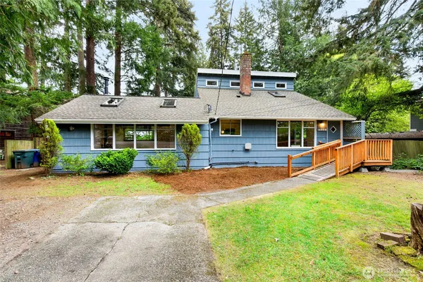 $899,950 | 15822 34th Avenue Northeast, Lake Forest Park, WA 98155