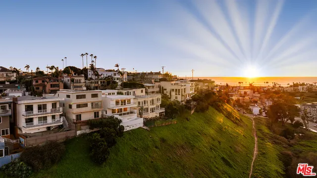 $5,400,000 | 8124 Billowvista Drive, Playa del Rey, CA 90293