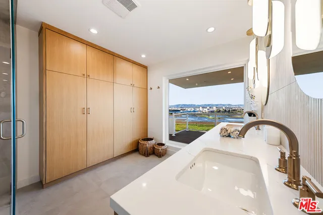 a view of empty room