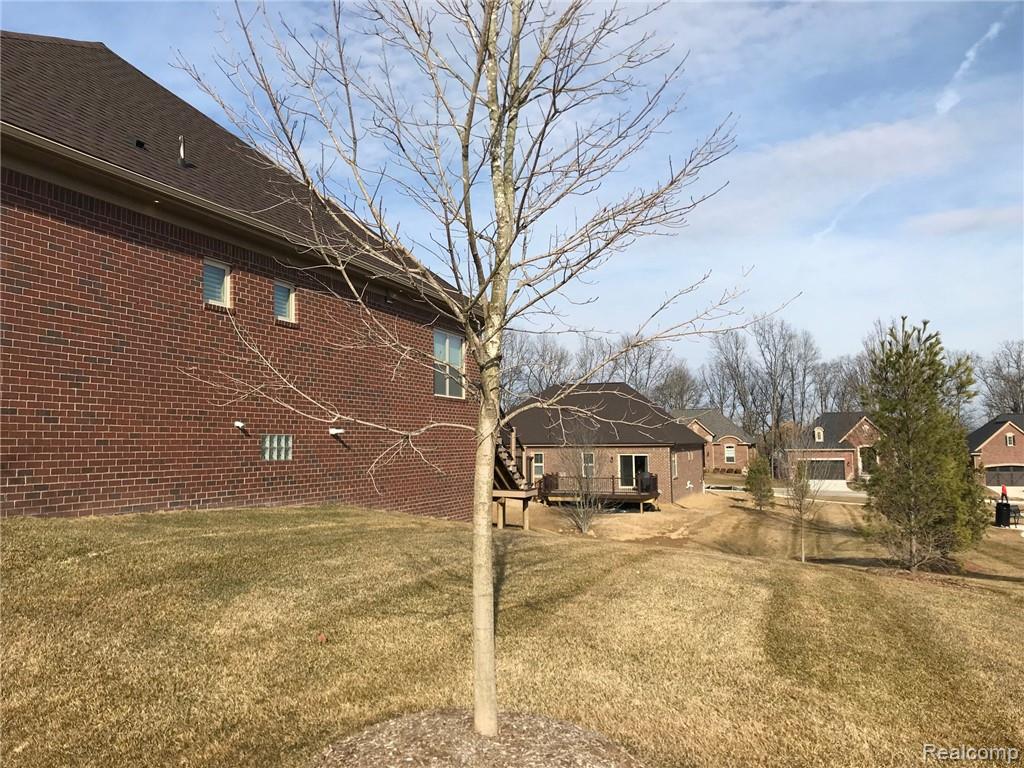 5505 Woodfall Road Clarkston, MI 48348 - Photo 6 of 46