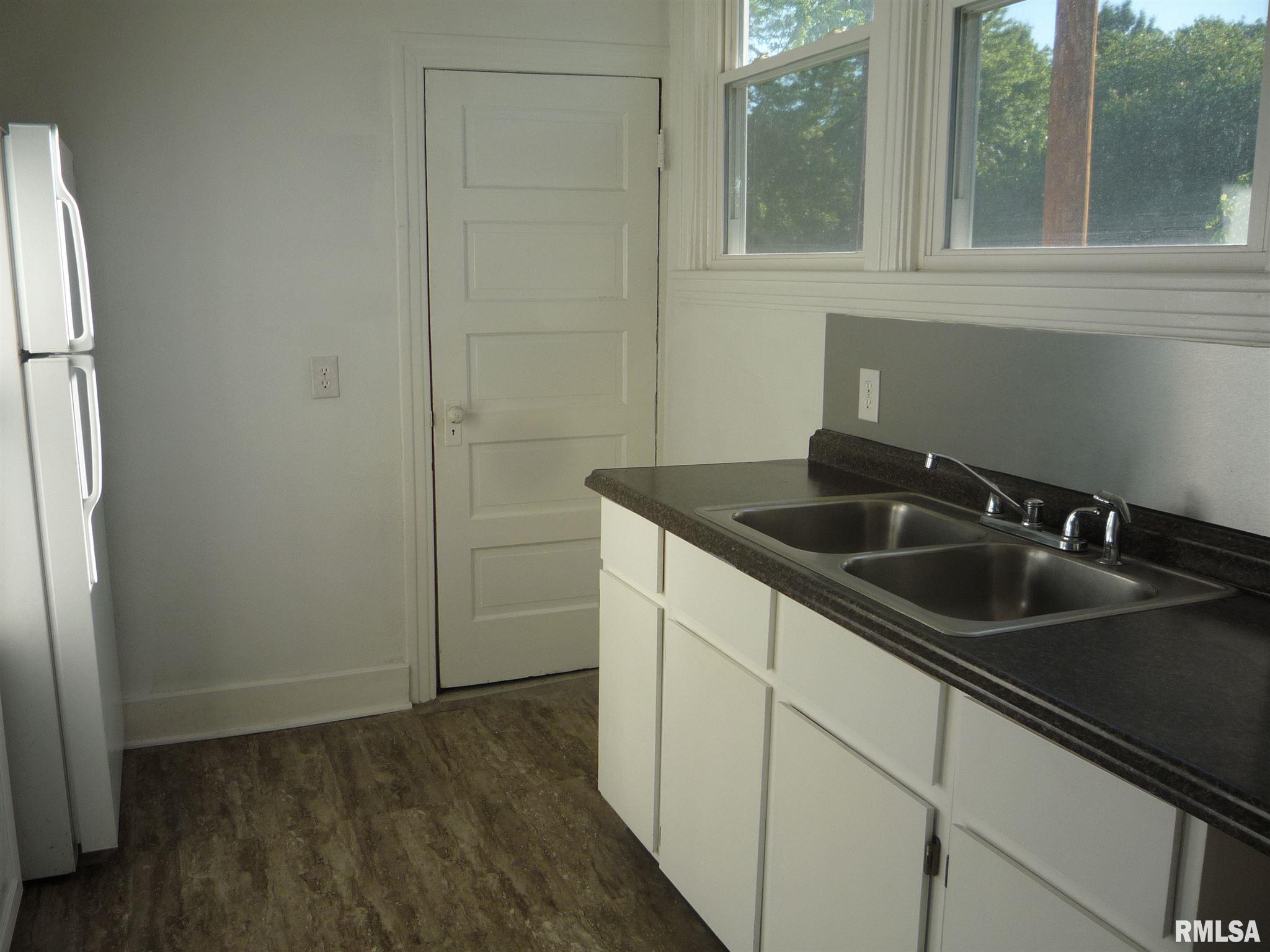 210 West Cedar Street Springfield, IL 62704 - Photo 11 of 16 Gallery Image 11
