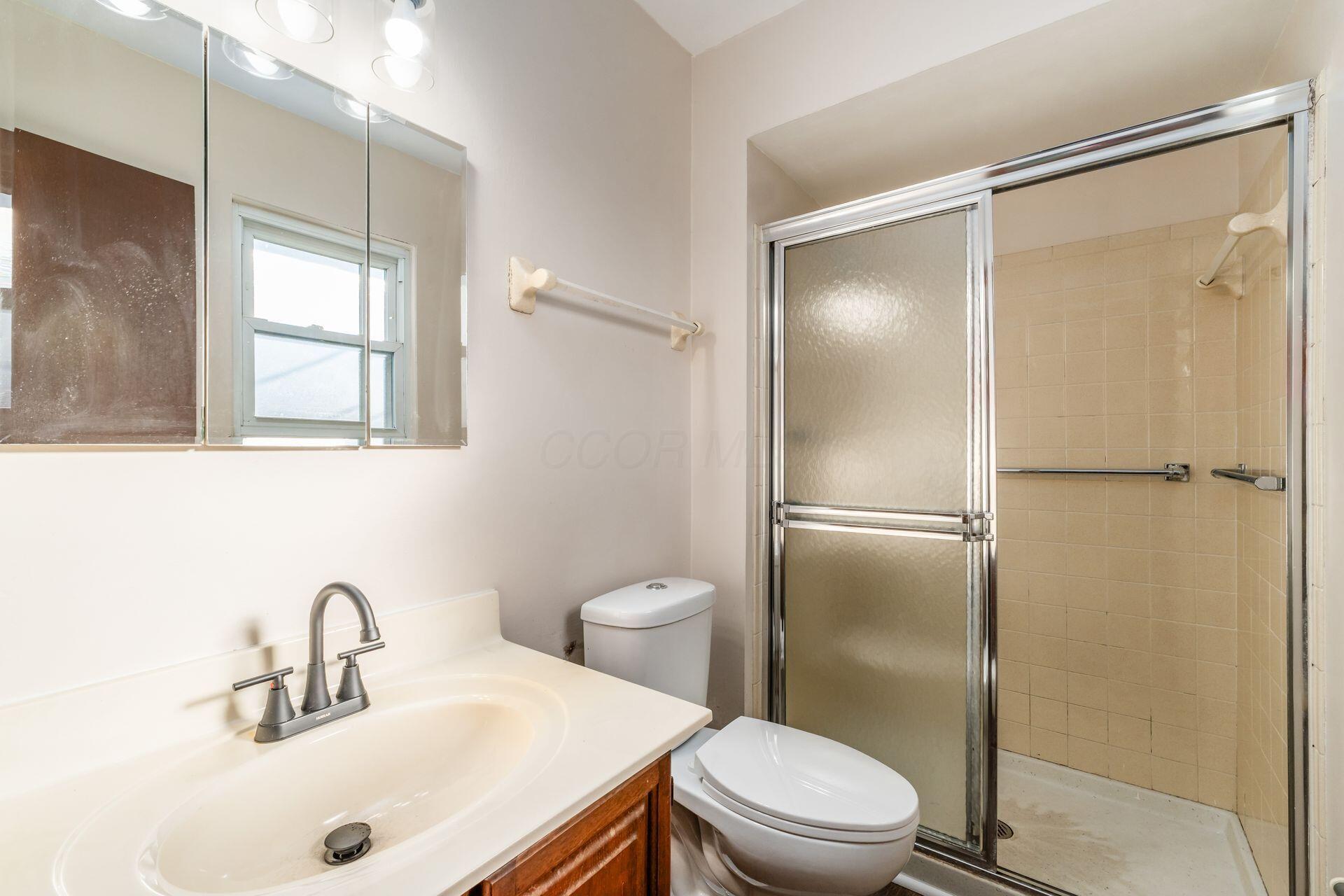 5409 Blue Ash Road Columbus, OH 43229 - Photo 19 of 25 019_ - 5409 Blue Ash Rd - 076