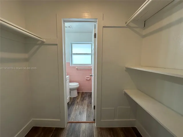 a bathroom with a toilet