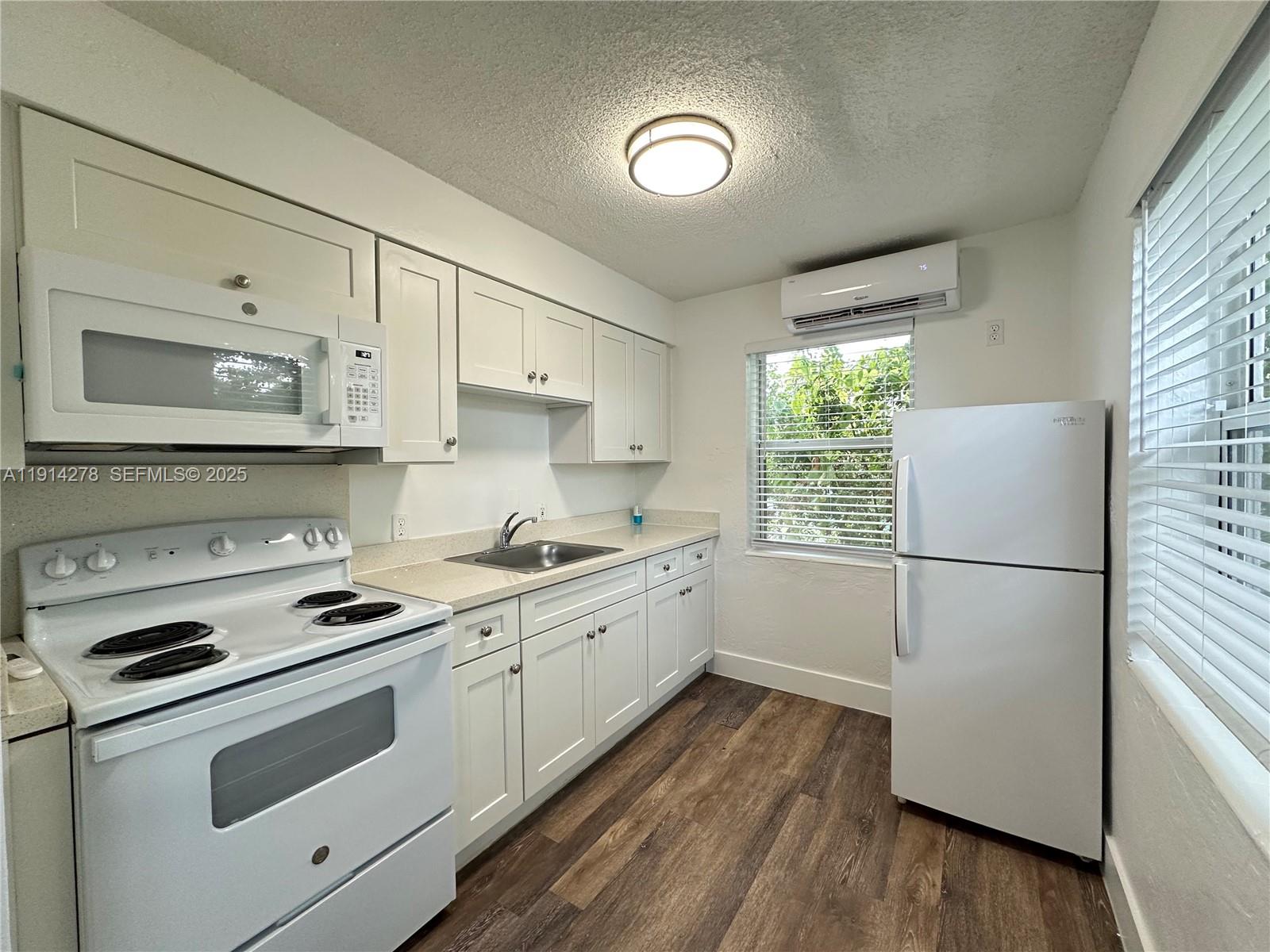 1821 Thomas Street, Unit 7 Hollywood, FL 33020 - Photo 7 of 31