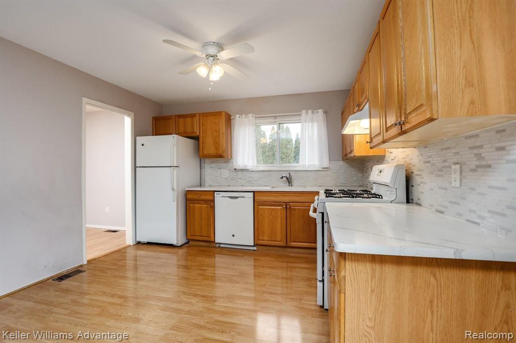 43534 Hanford Road Canton, MI 48187 - Photo 5 of 28