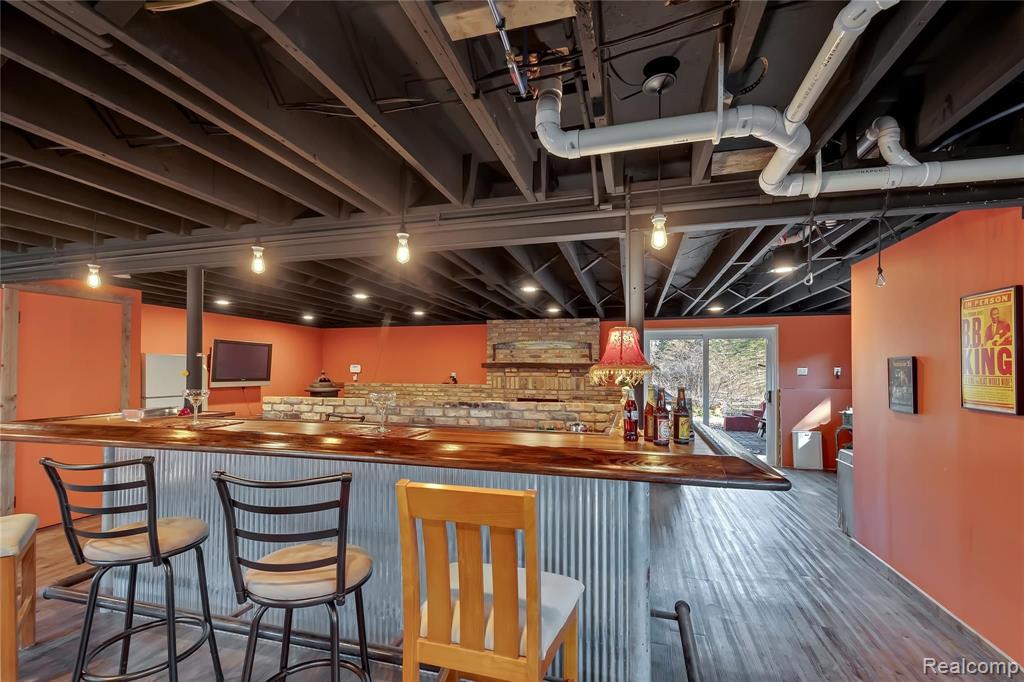 2403 East Square Lake Road Troy, MI 48085 - Photo 25 of 29