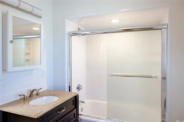 $2,000 | 143 Main Road, Unit 2, Tiverton, RI 02878