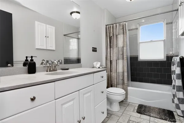 $2,800 | 8726 Point Avenue, Niagara Falls, NY 14304