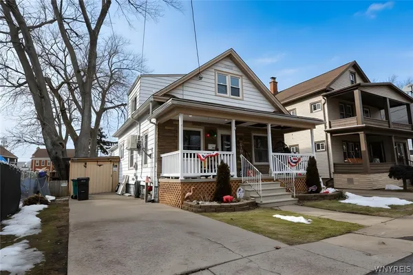 $2,800 | 8726 Point Avenue, Niagara Falls, NY 14304