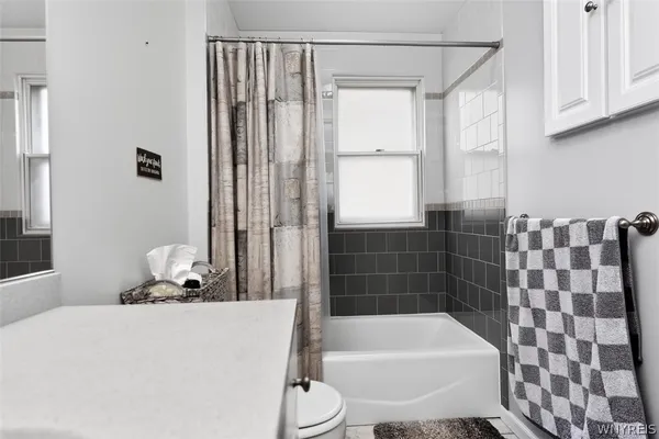 $2,800 | 8726 Point Avenue, Niagara Falls, NY 14304