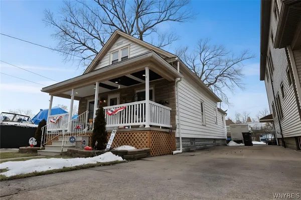 $2,800 | 8726 Point Avenue, Niagara Falls, NY 14304