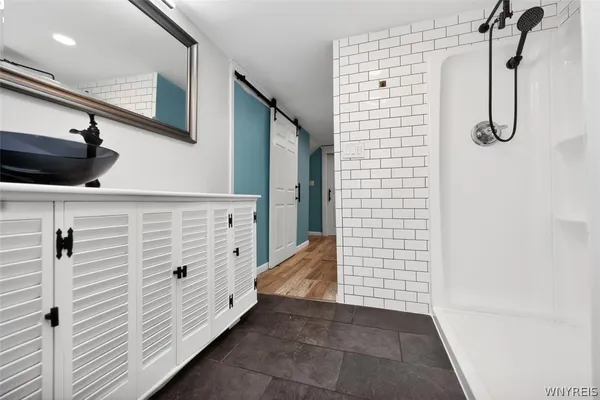 $2,800 | 8726 Point Avenue, Niagara Falls, NY 14304