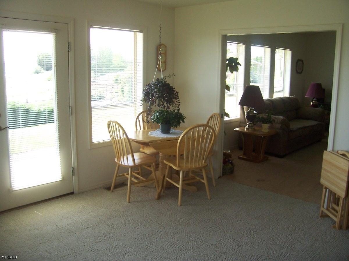 140 Faucher Road Yakima, WA 98901 - Photo 3 of 13 a living room with furniture and a large window