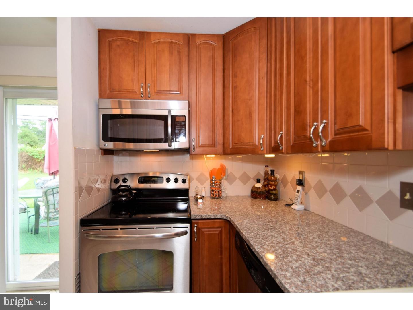 32 Hemlock Road Levittown, PA 19056 - Photo 12 of 25 Kitchen