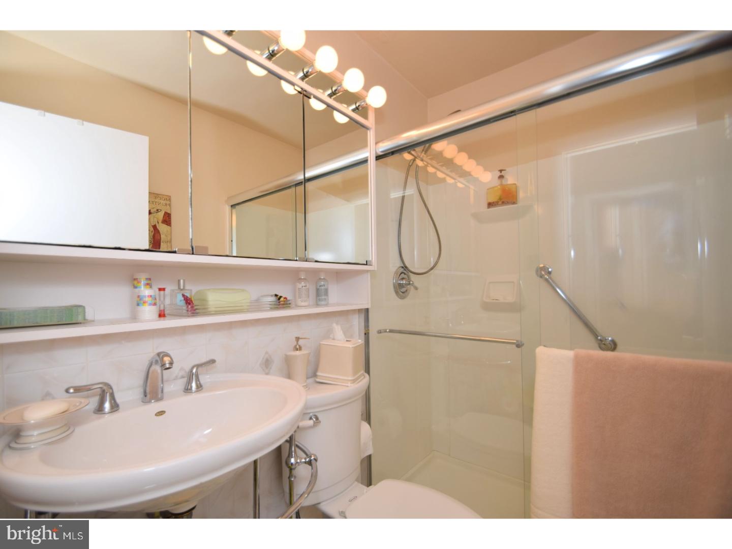 32 Hemlock Road Levittown, PA 19056 - Photo 17 of 25 Bathroom
