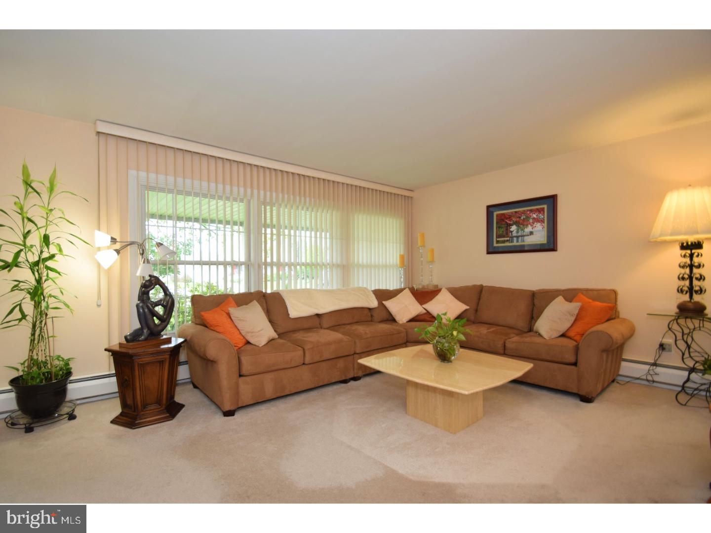 32 Hemlock Road Levittown, PA 19056 - Photo 4 of 25 Family Room