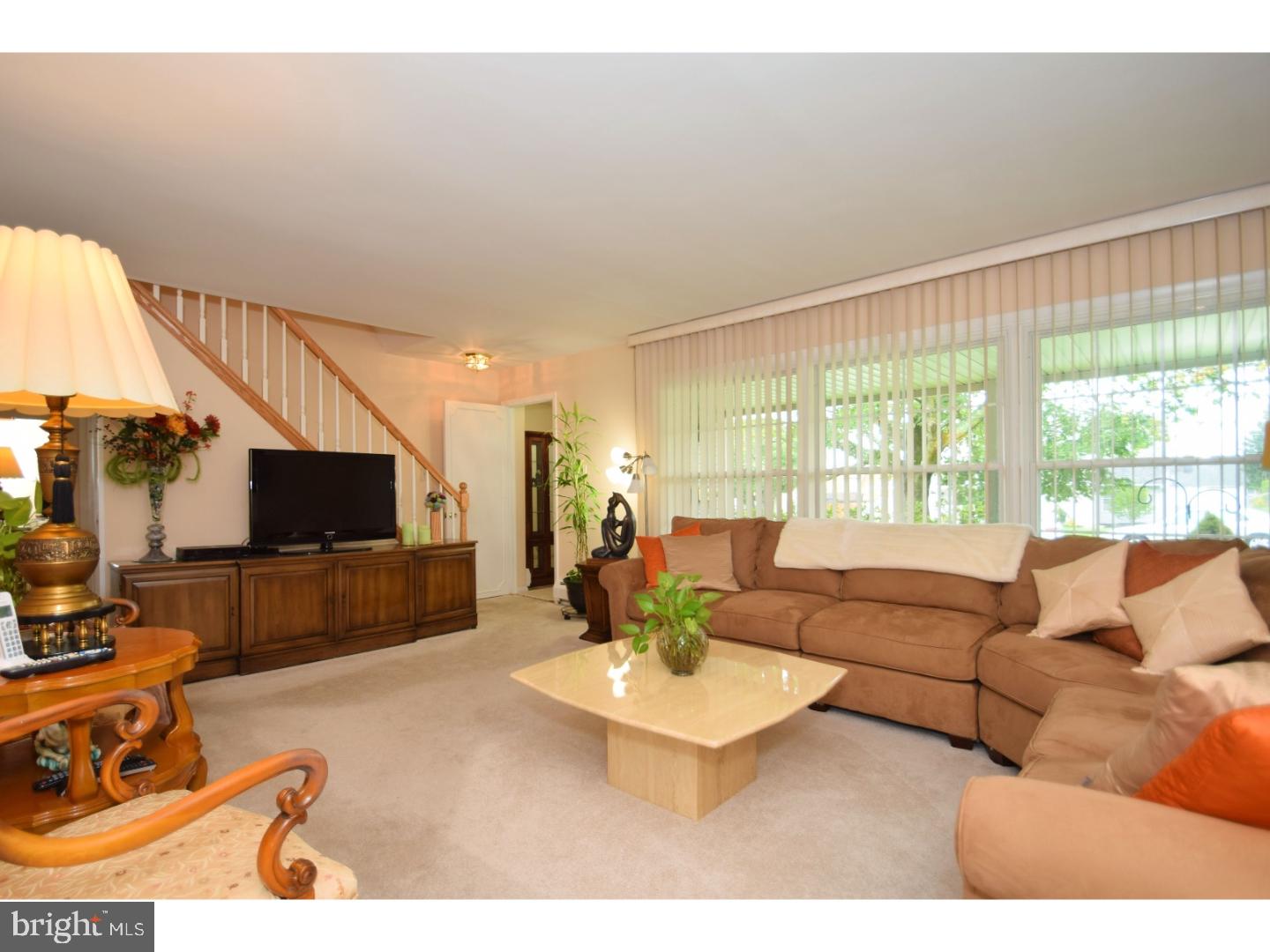 32 Hemlock Road Levittown, PA 19056 - Photo 5 of 25 Family Room