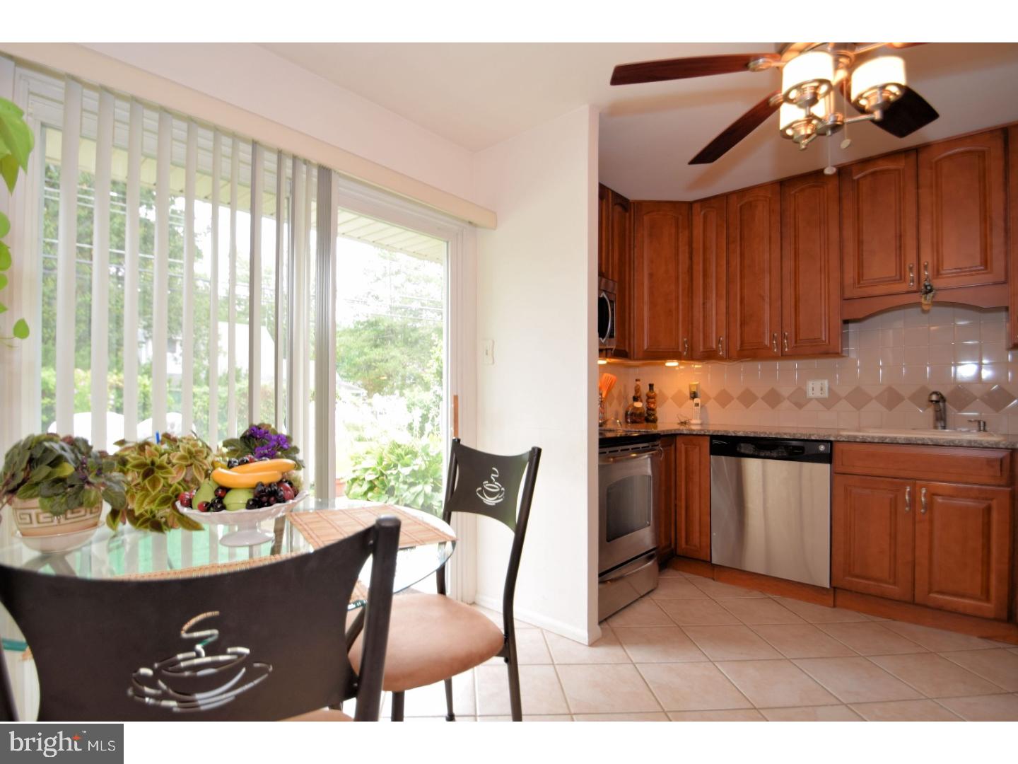 32 Hemlock Road Levittown, PA 19056 - Photo 8 of 25 Kitchen