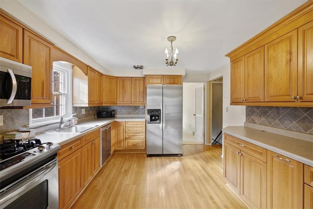 713 Fairview Road Pittsburgh, PA 15238 - Photo 3 of 25 Gallery Image 3