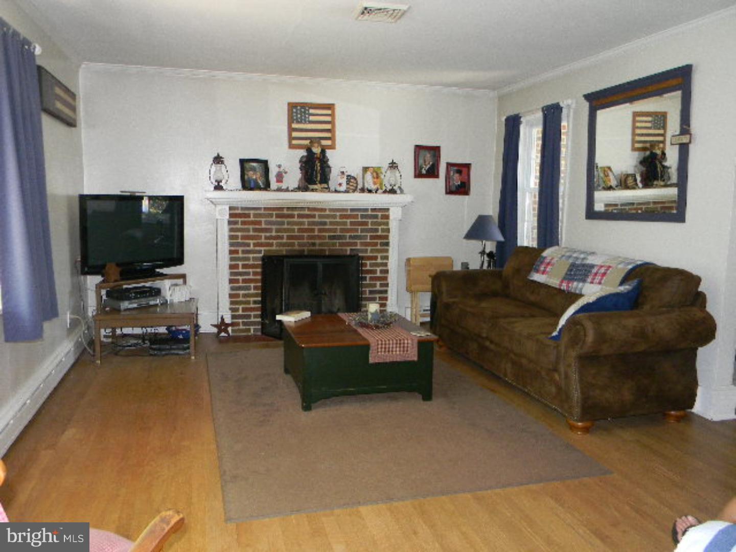 59 North Roland Street Pottstown, PA 19464 - Photo 6 of 25 Living Room