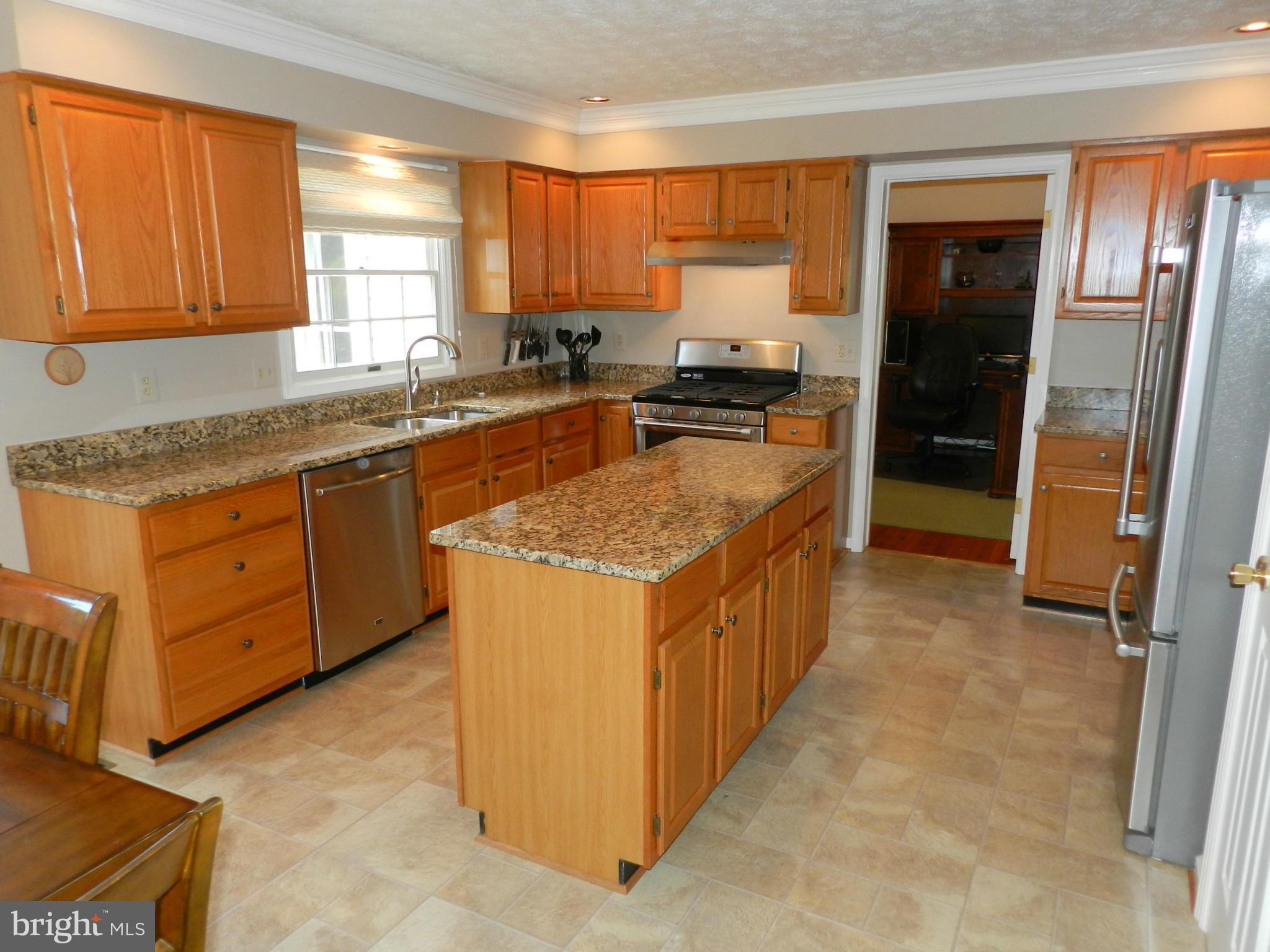 17201 Spates Hill Road Poolesville, MD 20837 - Photo 11 of 30 Kitchen