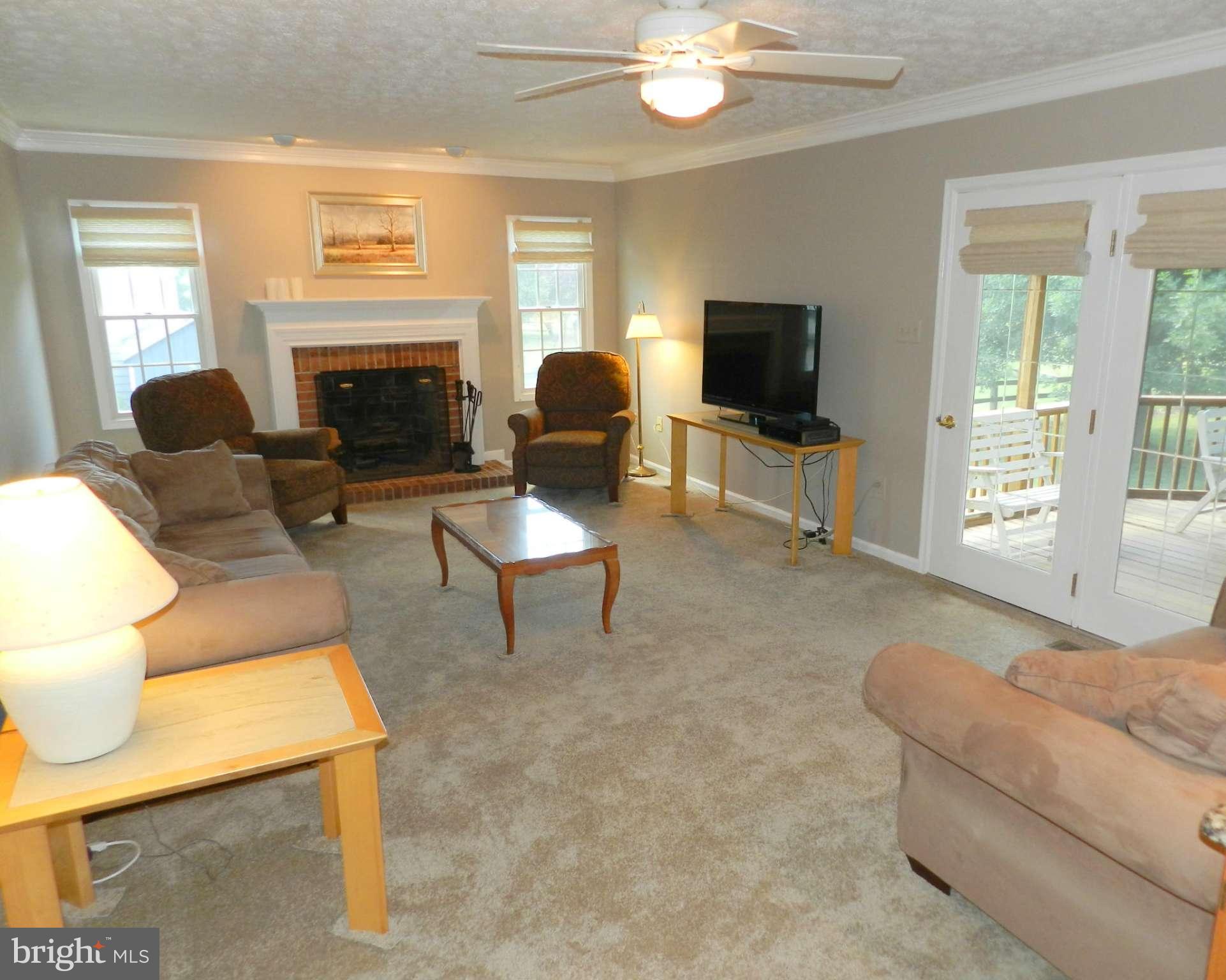 17201 Spates Hill Road Poolesville, MD 20837 - Photo 15 of 30 Family Room