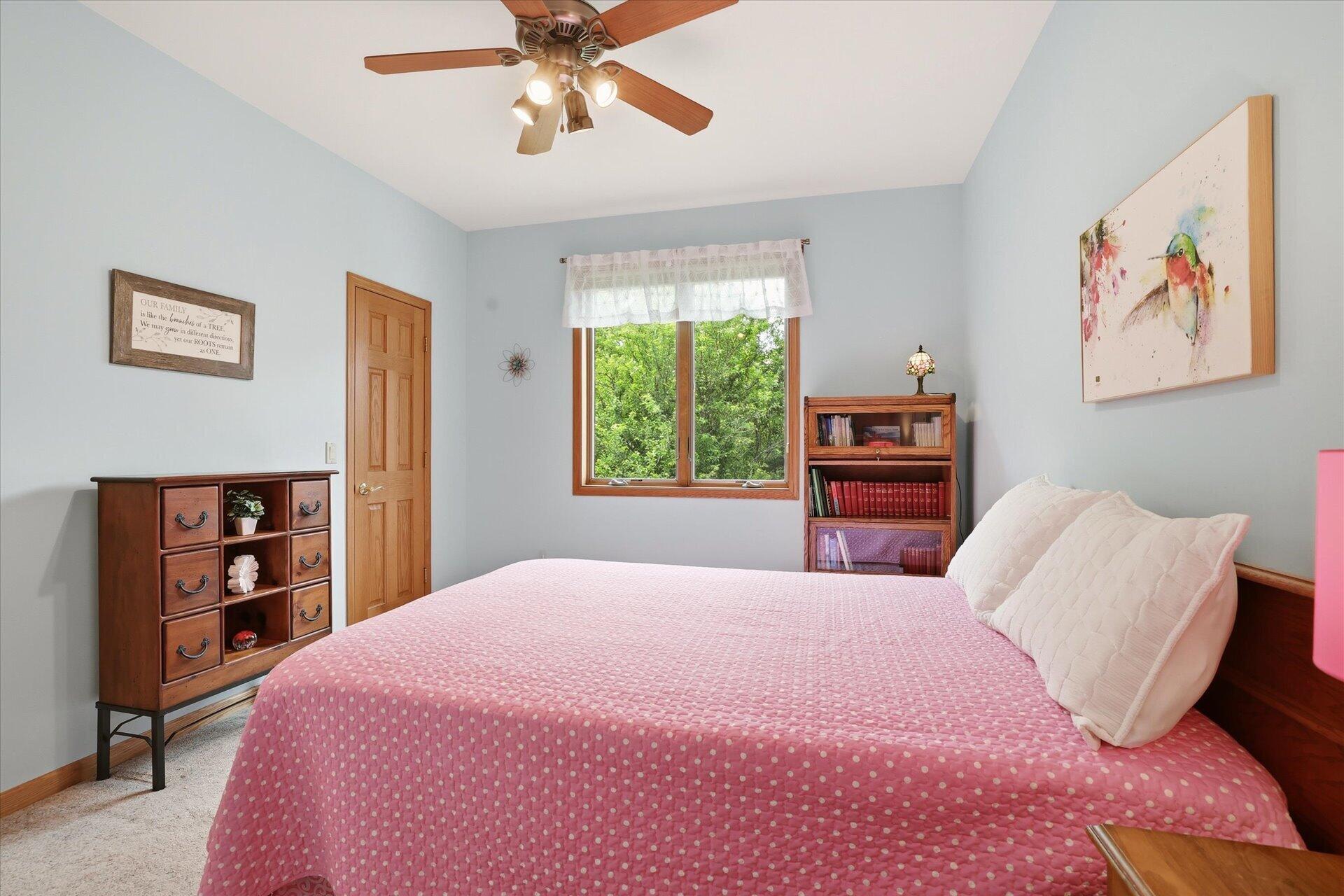 W330-s1417 County Rd C Delafield, WI 53018 - Photo 22 of 39 Bedroom 3 w/WIC & Jack n Jill bathroom