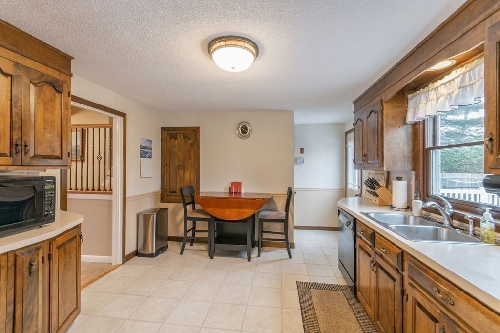 135 Edgewater Road Agawam, MA 01001 - Photo 14 of 42 Gallery Image 14