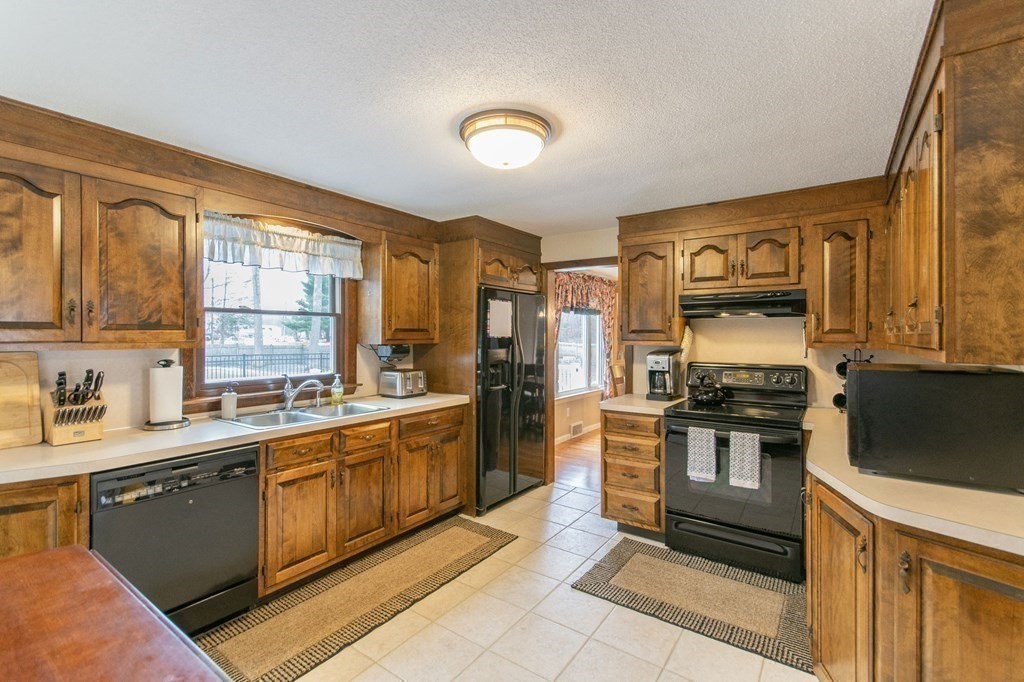 135 Edgewater Road Agawam, MA 01001 - Photo 15 of 42 Gallery Image 15