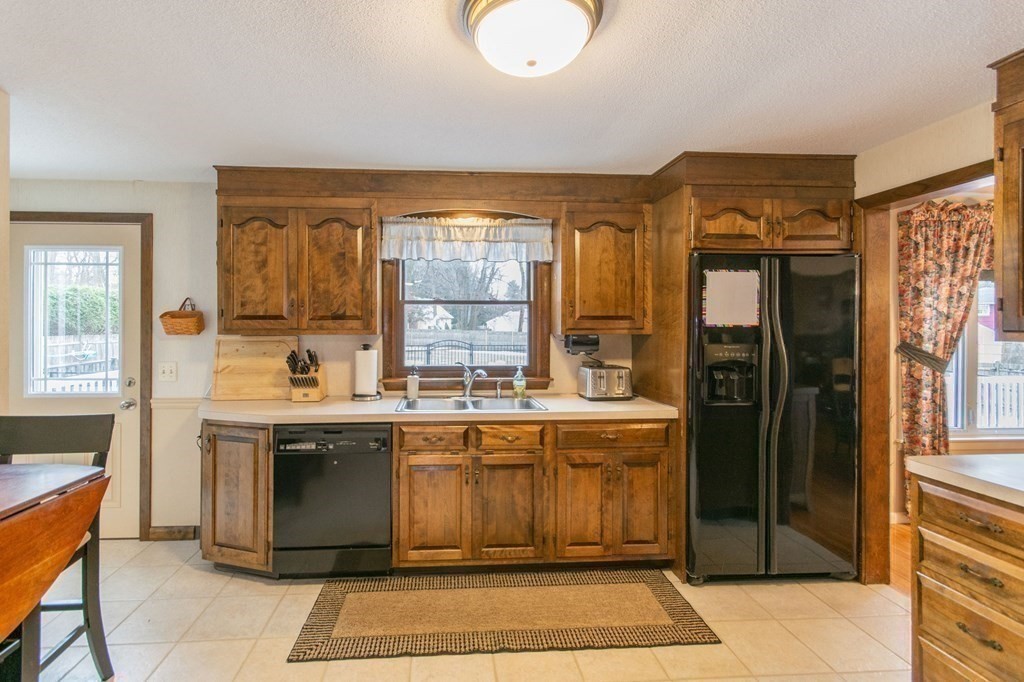 135 Edgewater Road Agawam, MA 01001 - Photo 16 of 42 Gallery Image 16