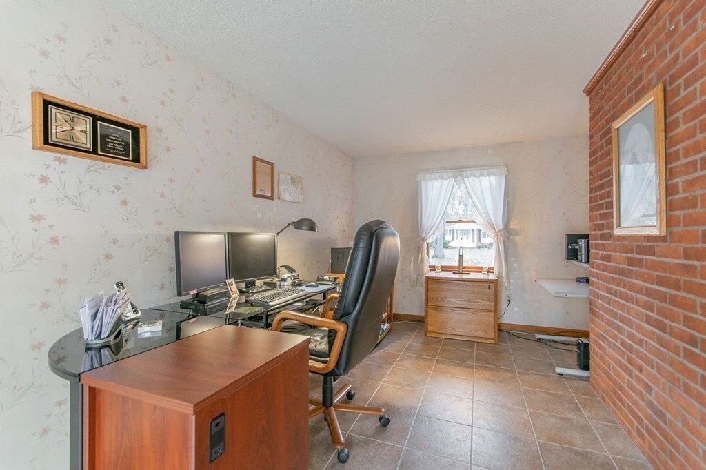 135 Edgewater Road Agawam, MA 01001 - Photo 30 of 42 Gallery Image 30