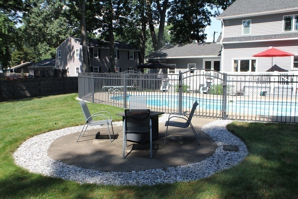 135 Edgewater Road Agawam, MA 01001 - Photo 7 of 42 Gallery Image 7