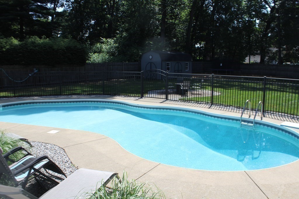 135 Edgewater Road Agawam, MA 01001 - Photo 8 of 42 Gallery Image 8