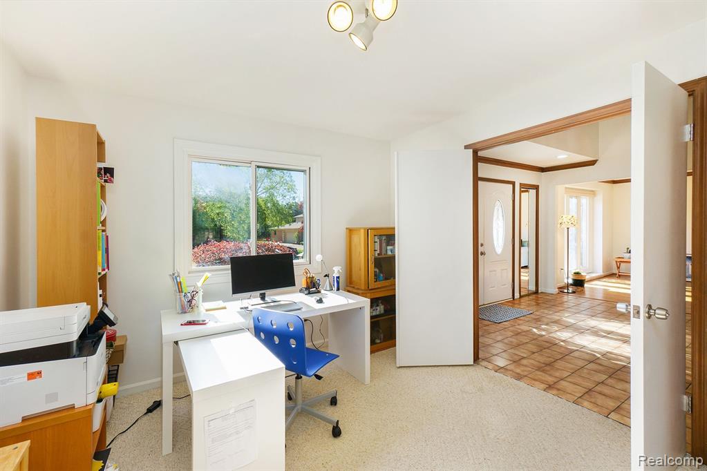 349 Shellbourne Drive Rochester Hills, MI 48309 - Photo 15 of 37