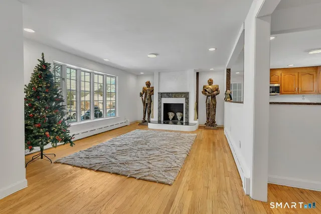 $389,900 | 117 Homecrest Drive, Berlin, CT 06037