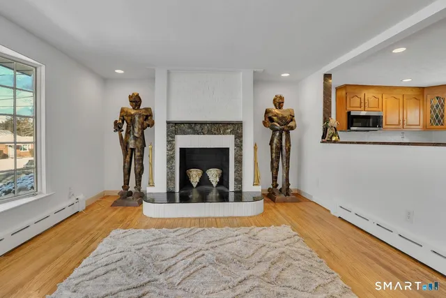 $389,900 | 117 Homecrest Drive, Berlin, CT 06037