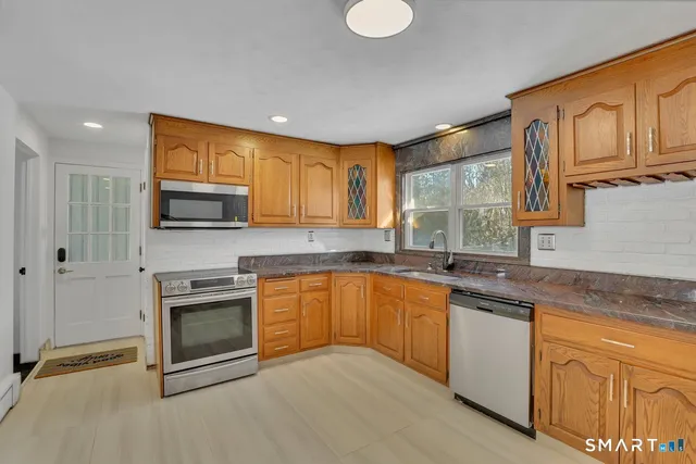 $389,900 | 117 Homecrest Drive, Berlin, CT 06037